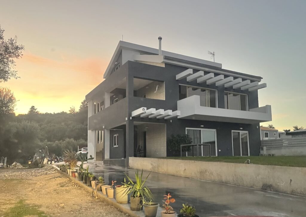 Κατασκευή μοντέρνου σπιτιού - Βίλα
